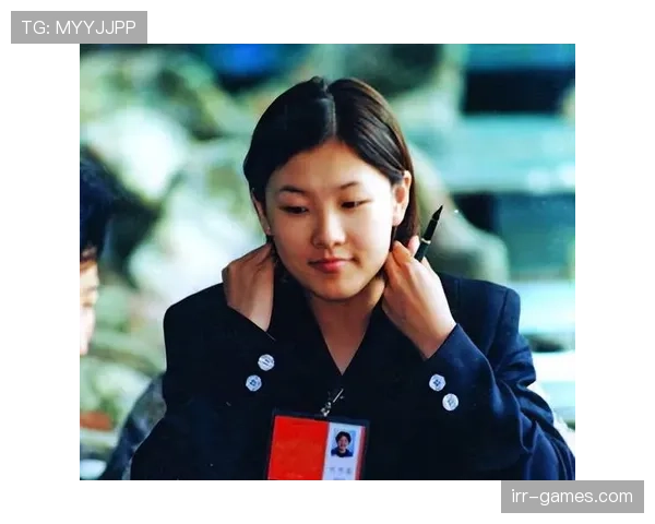 伏明霞跳水拿金牌那会儿，家里电视还是黑白的，现在她女儿喝的奶粉比咱工资还贵