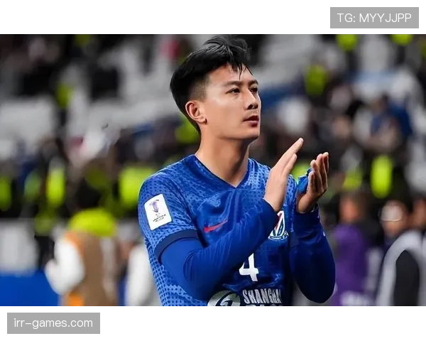 蒋圣龙训练完直接坐路边啃烧饼，这自律程度我真服了